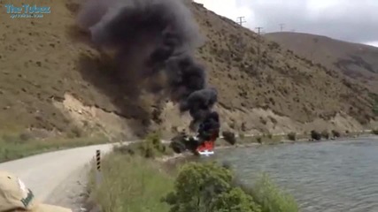 Оригинален начин да се изгаси запалена лодка