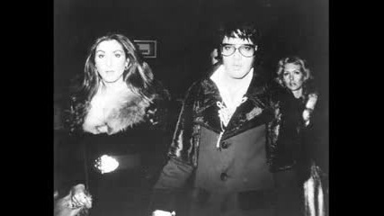 Elvis Presley - She Wears My Ring.flv