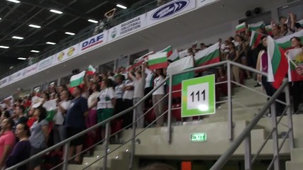 Българският химн и хиляди фенове в подкрепа на волейболистите