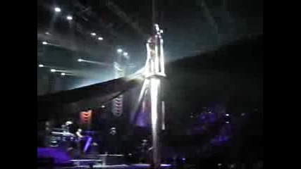 Rihanna - Disturbia Live@ Auckland Concert