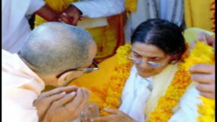 Anandamayi Ma Singing Jai Bhagavan