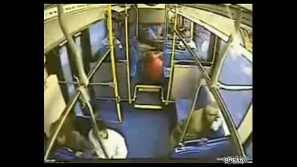 Автобусна катастрофа кара хората да летят
