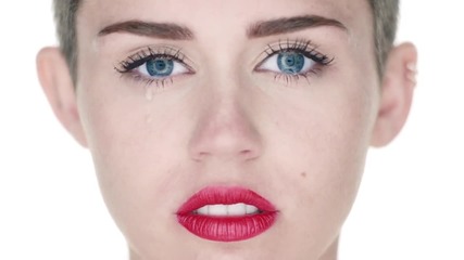Miley Cyrus - Wrecking Ball | Официално Видео
