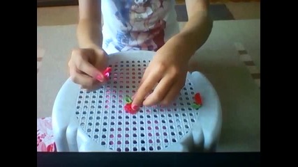 Как да си изплетете ягодка от ластички!!!+суптитри