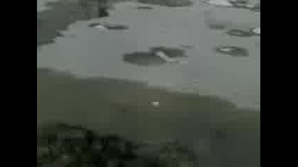 Тоя как си джапа във замръзналата вода :d