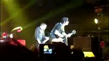 Three Days Grace live 2010 