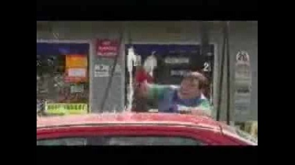 Водач Се Вбесява При Зареждане С Гориво