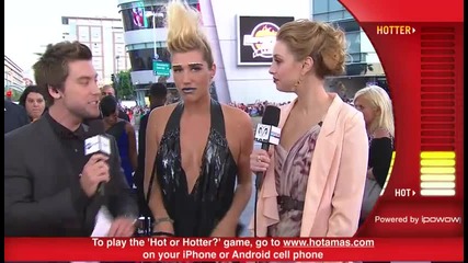 Ke$ha - 2010 Red Carpet Interview (american Music Awards) [ високо качество ]
