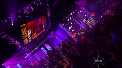 Avril Lavigne - Girlfriend [live] (dick Clark New Year Rockin Eve ) Високо Качество!