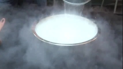 Голяма детска топка в азот