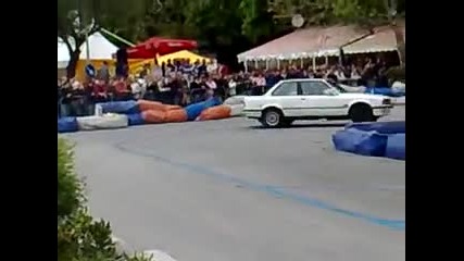 Bmw върви на 2 гуми
