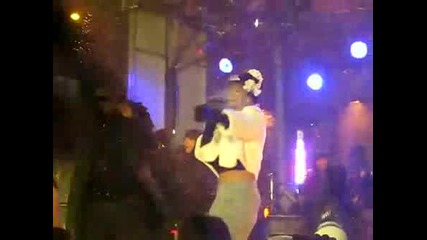 Rihanna Jay - Z Perform Run This Town Live In Snow Stor 