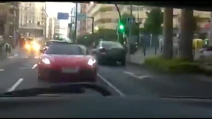 Жена откача като вижда Ферари