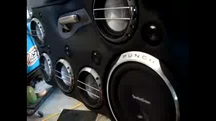 30.000 watts in Escalade ..