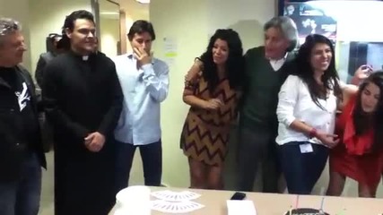 Maite Perroni - Екипът на Cachito de Cielo празнува рождения ден на Жизел Гонсалес