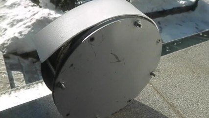 Oбиколна бронирана лента около кафеза монтиран на надуваемата гума на патентованото бронирано колело