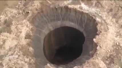 Мистериозен гигантски кратер се е появил в Сибир - Русия !