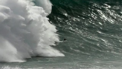 Супер вълни откачени сърфисти 