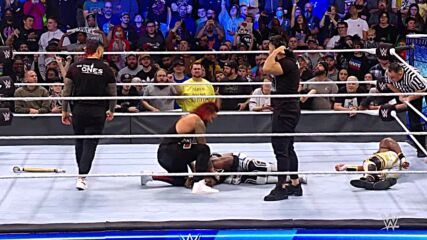 Roman Reigns leads a Bloodline beatdown of The New Day: SmackDown, Nov. 5, 2021