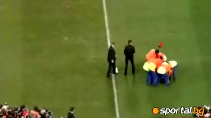 Фен се опита да вземе трофея 