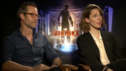 Звездите Гай Пиърс и Ребека Хол дават интервю за филма си Железният Човек 3 (2013)