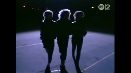 Bananarama - na na hey hey (kiss him goodbye)