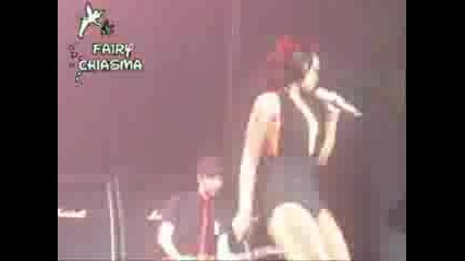 Rihanna - Sell Me Candy Live @Paris - 11.11.07
