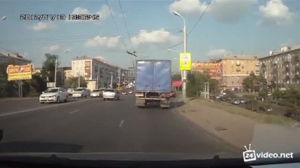 Жена зад волана
