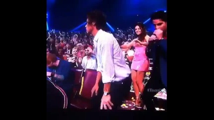 Harry Styles Twerking on Teen Choice Awards