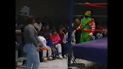 Uswa - Christmas Creature ( Kane ) vs Trey Keller