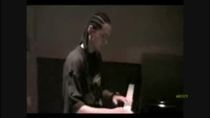 Tom Kaulitz playing piano - Zoom Zoom Into Me