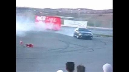 Bmw M6 Doing Donuts Burnout