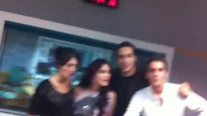 Momento foto equipo Euroclub con Dulce Mar a - Europa Fm 