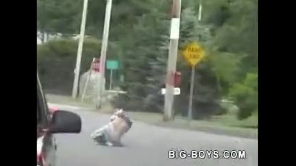 Идиот се пребива