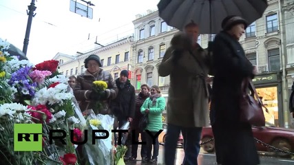 Russia: St. Petersburg residents pay tribute to Paris at French Consulate
