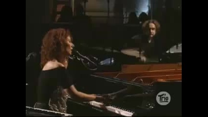 Tori Amos - Caught A Lite Sneeze (live)