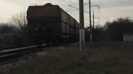 43 532 с товарен влак за Волуяк.