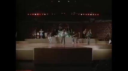 Коледна песен : John Mellencamp - I Saw Mommy Kissing Santa Claus 