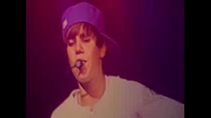 Justin Bieber - Favorite Girl - My World Tour nojivo v Saskatoon ...