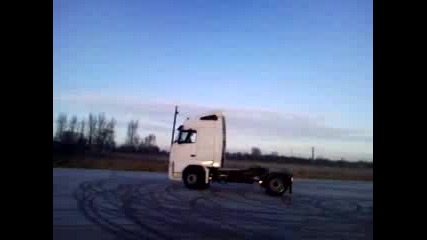 Volvo Fh12 drifting