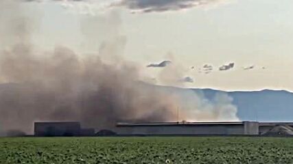 Пожар и взривове в склад за фойерверки край Елин Пелин, двама са тежко пострадали