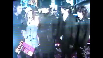 miley cyrus and jonas brothers new year on dick clark