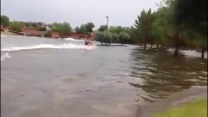 Каране на джетове в наводнена зона в Аризона