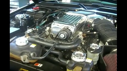 Чуйте разбиващият звук на двигателя Shelby Gt500