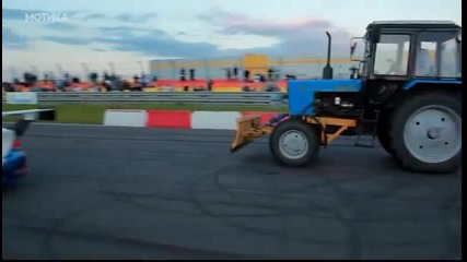 Несигурно състезание: Bmw срещу трактор