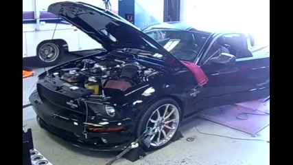 Чуйте разбиващият звук на двигателя Shelby Gt500