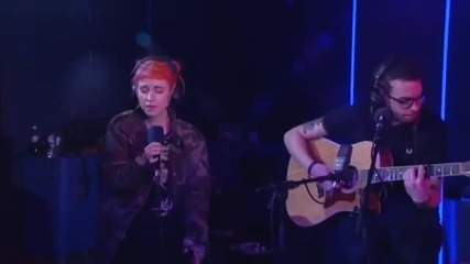 Paramore-hate to see your heart break (live at Bbc Radio 1)
