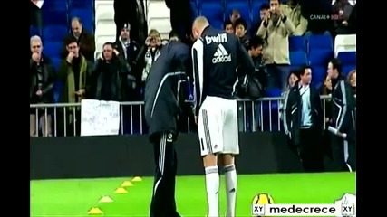 Треньор на Реал бърка в гащите на Бензема 
