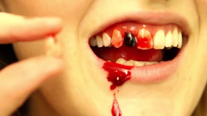 Как да си направите зъби на зомби.. изгнили зъби, остри заострени зъби и избити зъби