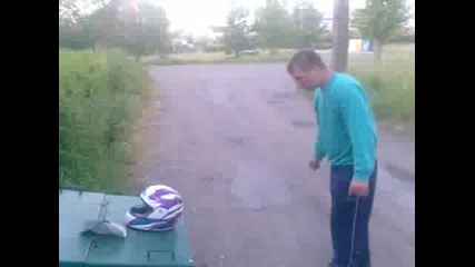 Тест за издръжливост на каска . 